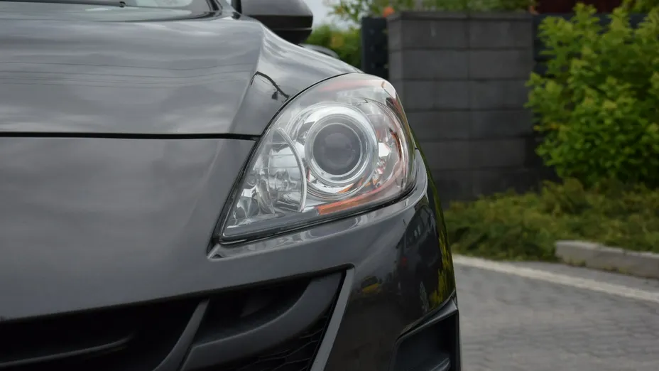 MAZDA 3 -