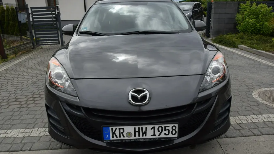 MAZDA 3 -