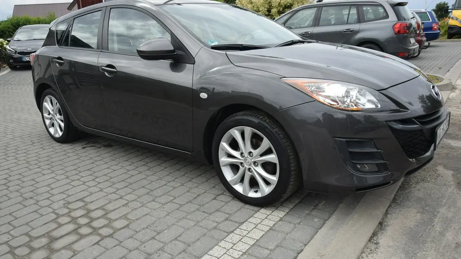 MAZDA 3 -