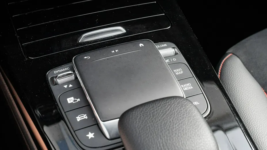 MERCEDES-BENZ CLA -