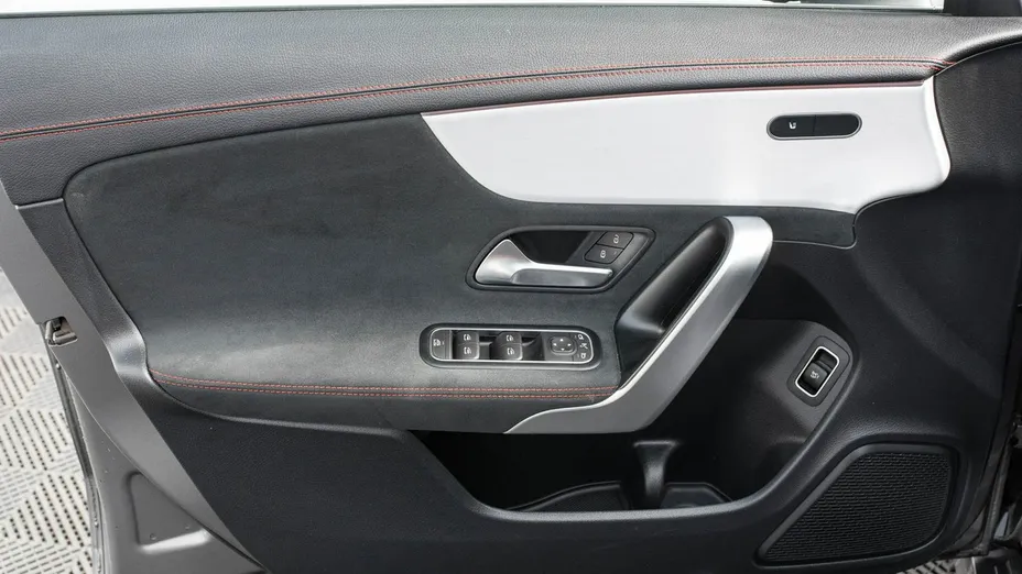 MERCEDES-BENZ CLA -