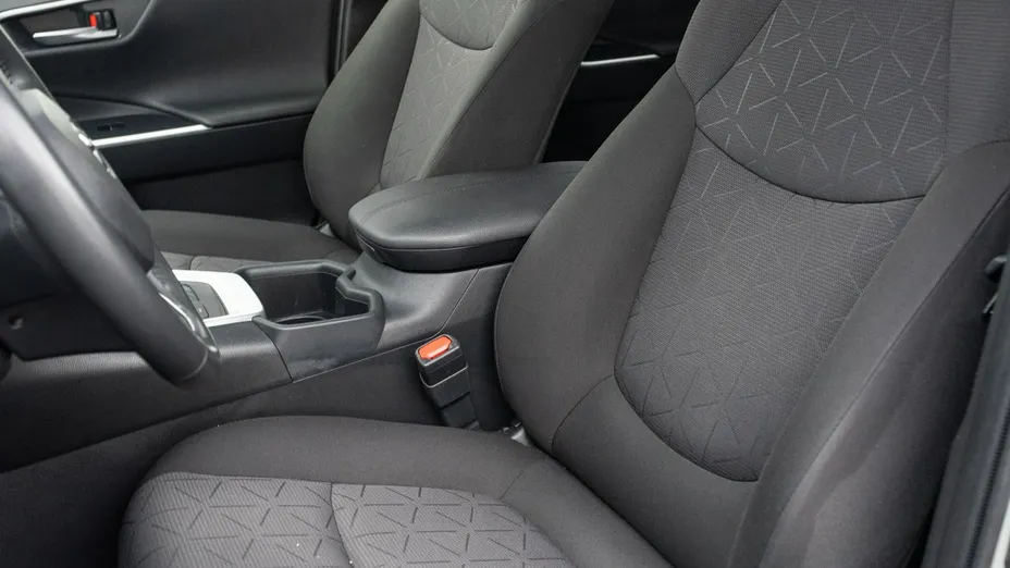 TOYOTA RAV4 -