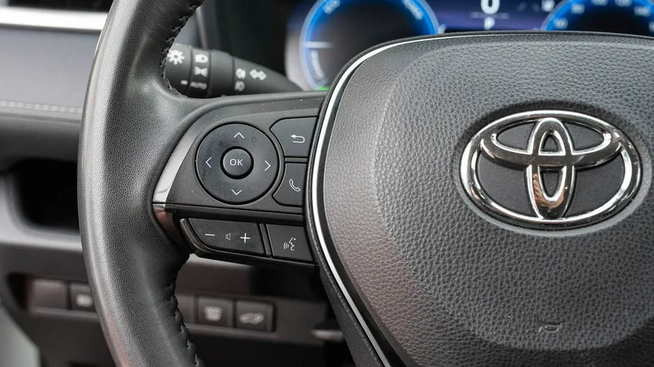 TOYOTA RAV4 -