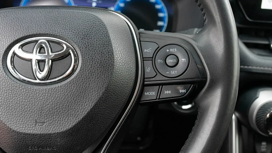 TOYOTA RAV4 -