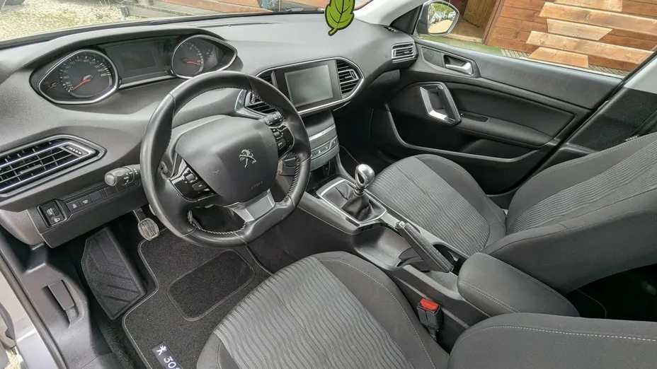 PEUGEOT 308 -