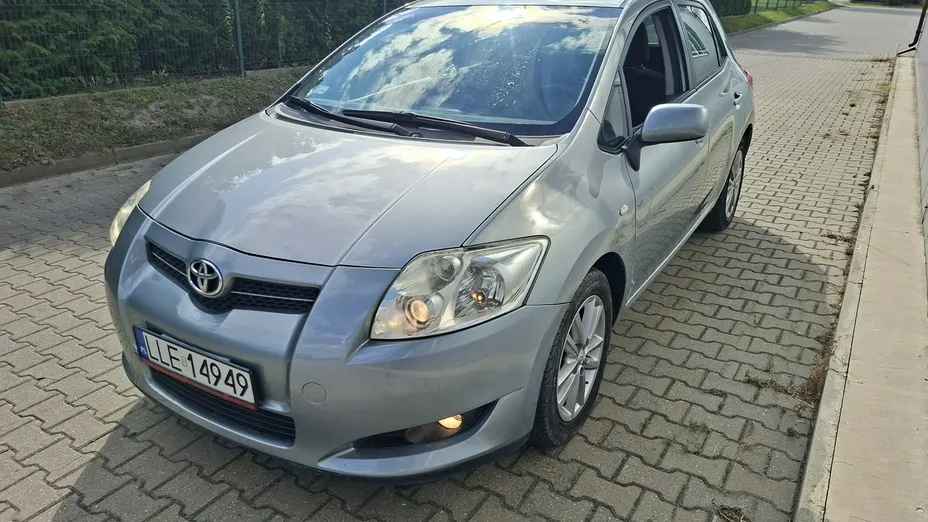 TOYOTA Auris -