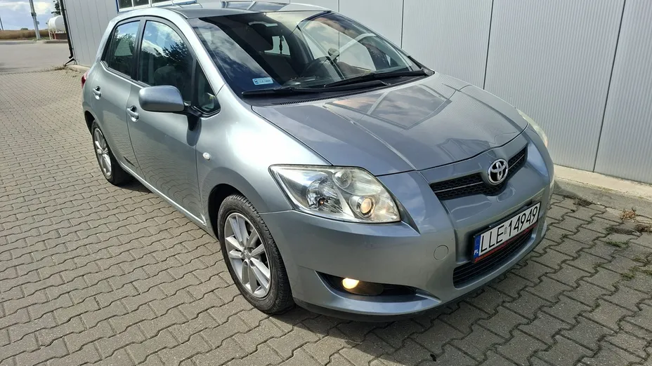 TOYOTA Auris -