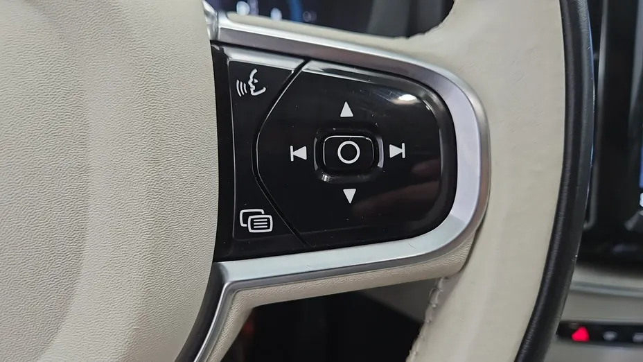 VOLVO XC60 -