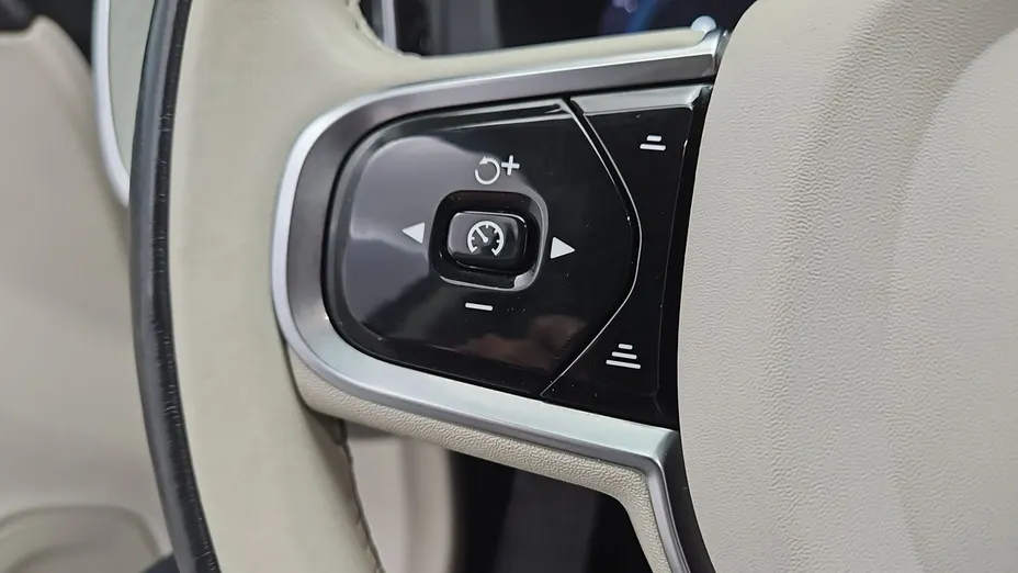 VOLVO XC60 -