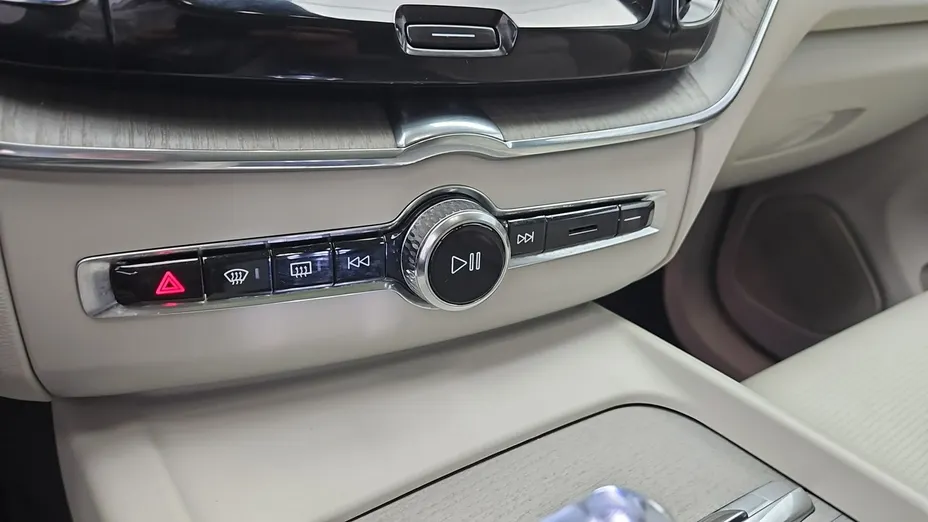 VOLVO XC60 -