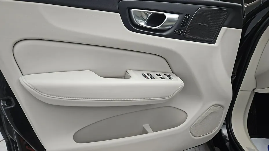 VOLVO XC60 -