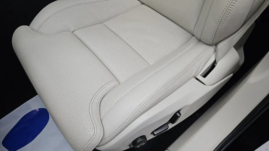 VOLVO XC60 -