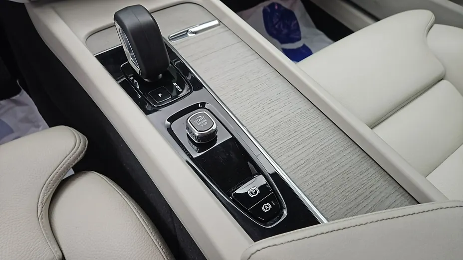 VOLVO V60 -