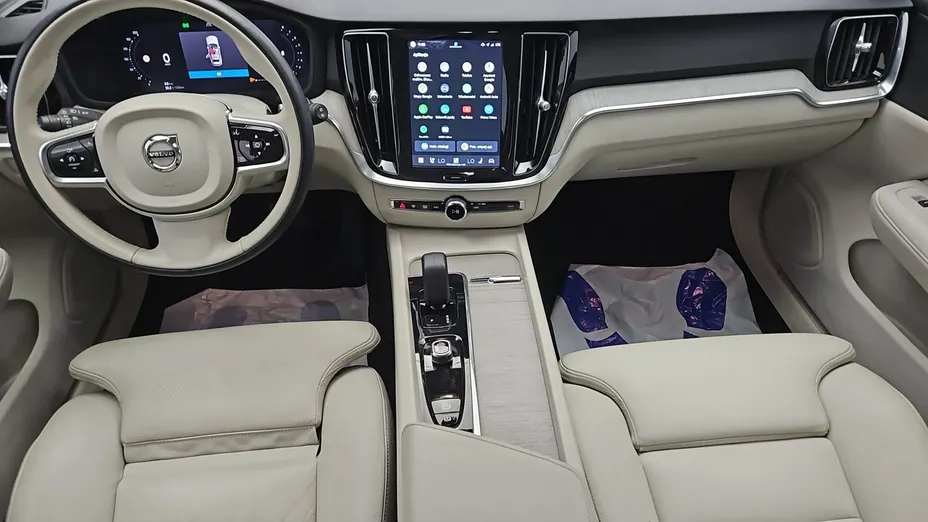 VOLVO V60 -