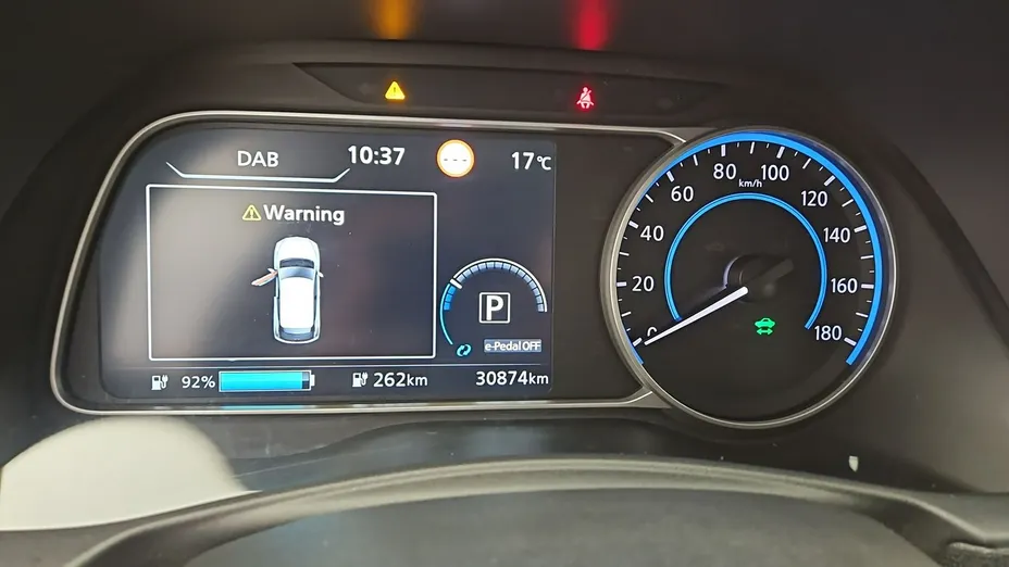 NISSAN Leaf -