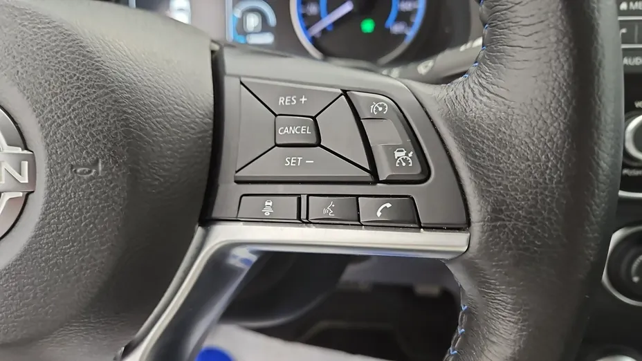 NISSAN Leaf -