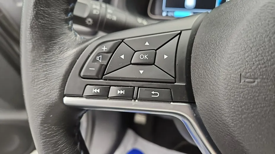 NISSAN Leaf -