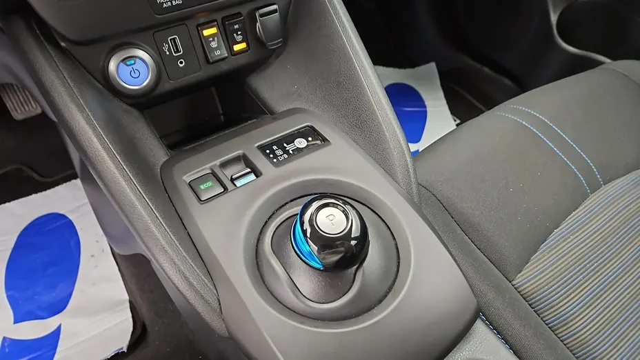 NISSAN Leaf -