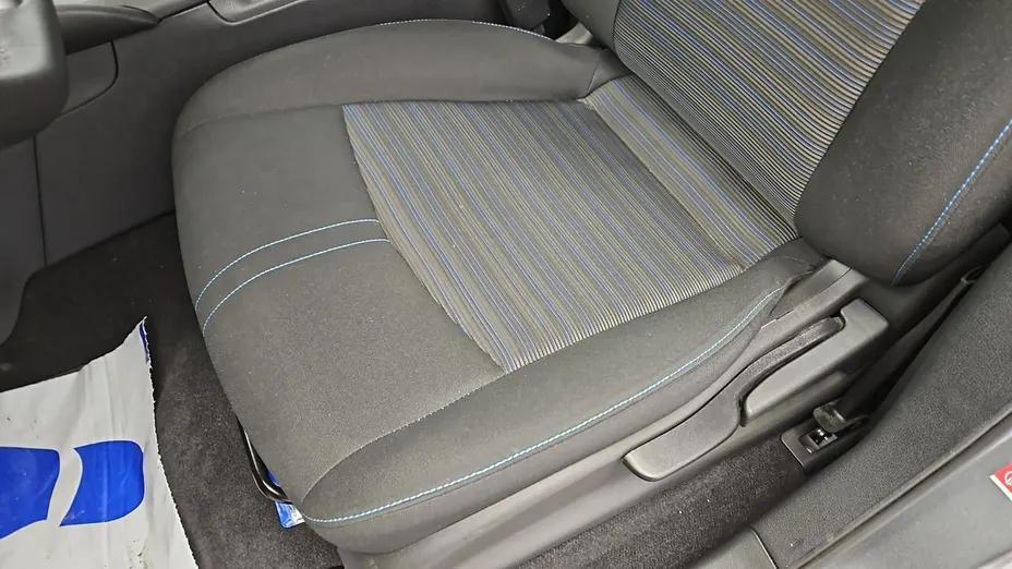 NISSAN Leaf -