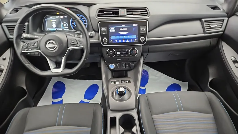 NISSAN Leaf -