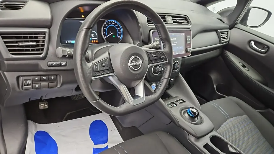 NISSAN Leaf -