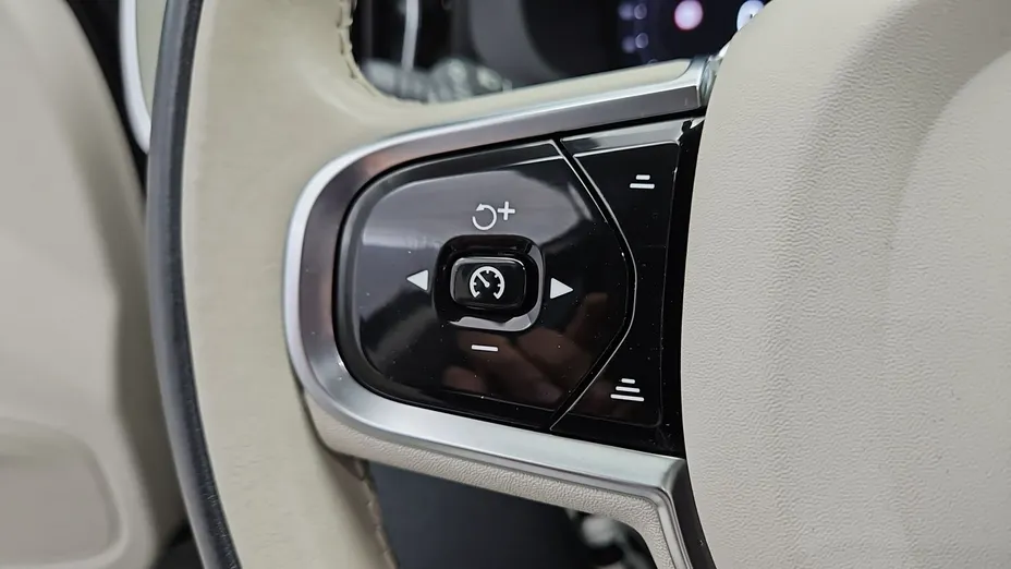 VOLVO XC60 -