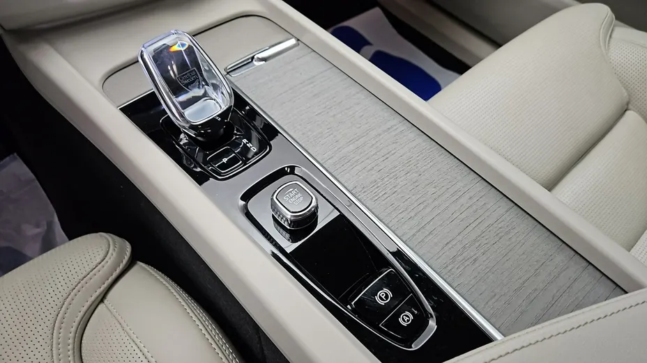 VOLVO XC60 -