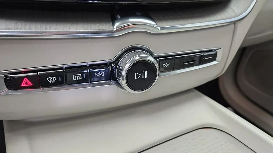 VOLVO XC60 -