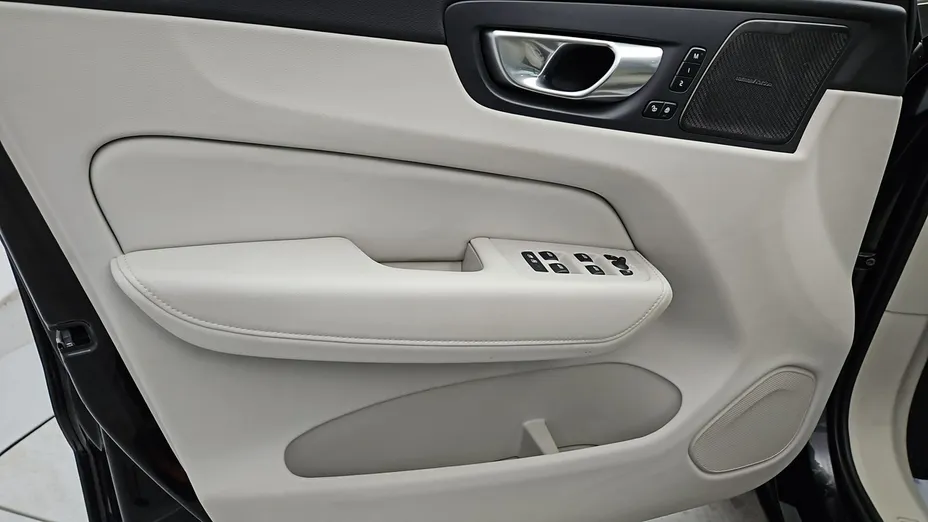 VOLVO XC60 -