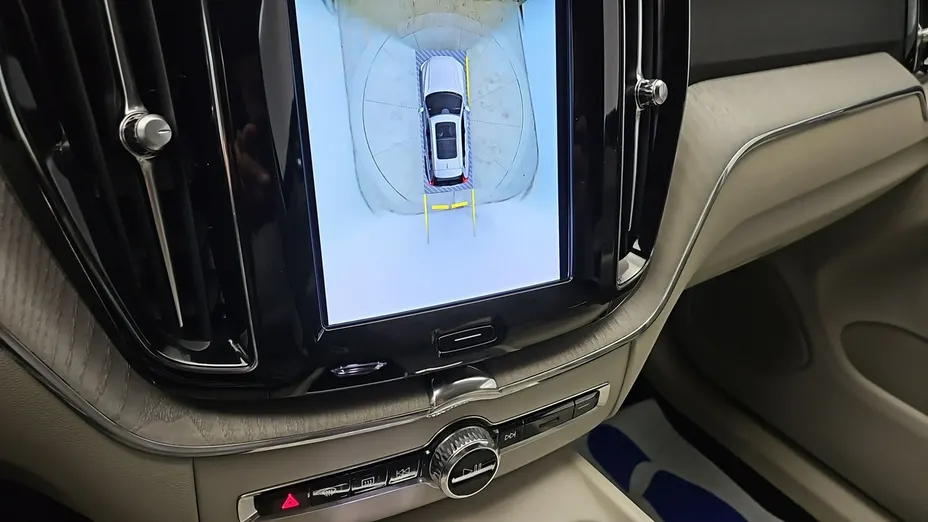 VOLVO XC60 -