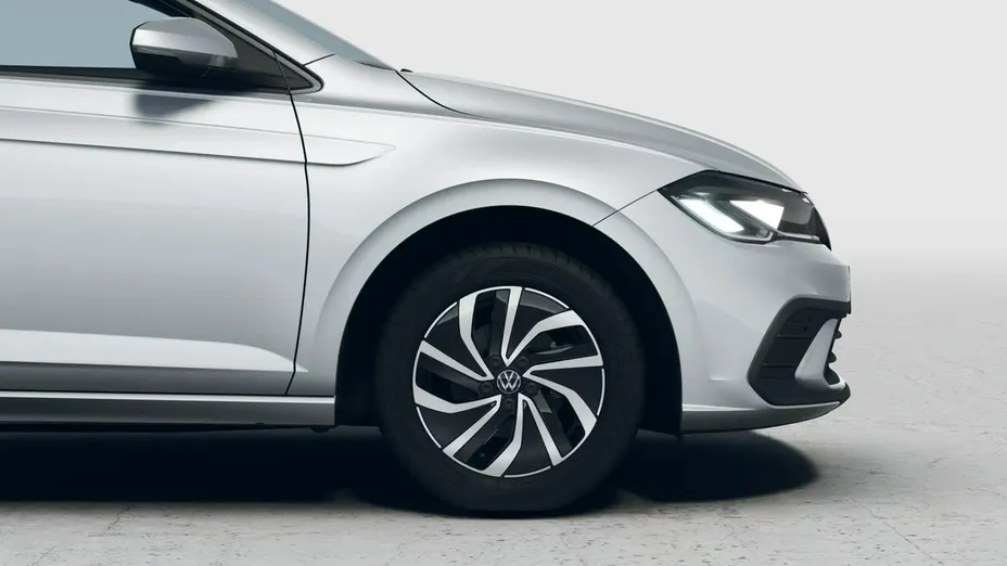 VOLKSWAGEN Polo -
