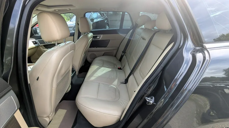 JAGUAR XF -