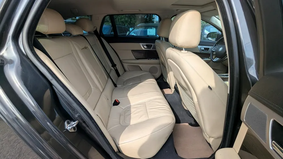 JAGUAR XF -