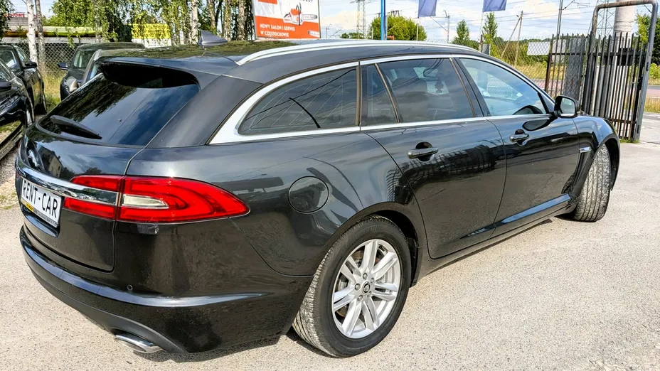 JAGUAR XF -
