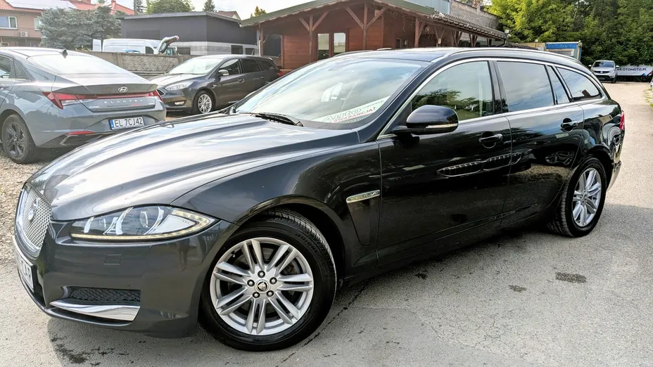 JAGUAR XF -