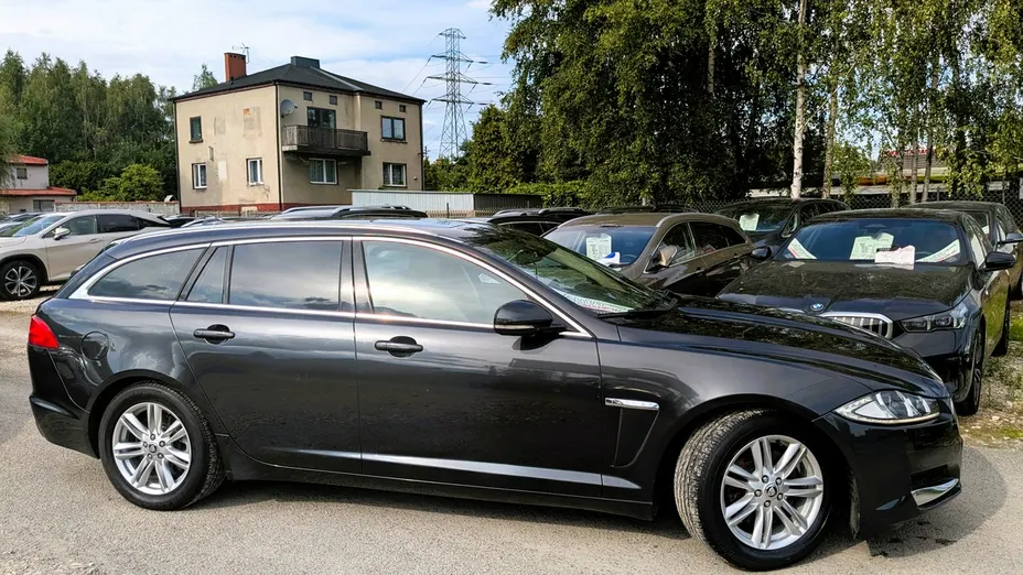 JAGUAR XF -