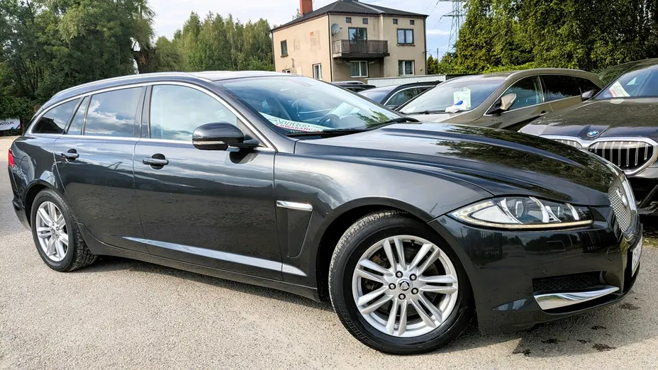 JAGUAR XF -