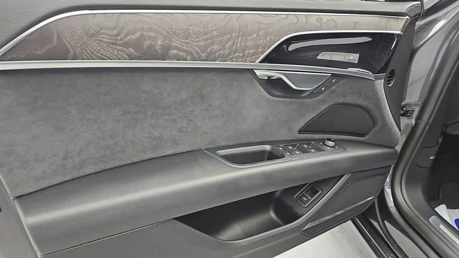 AUDI A8 -