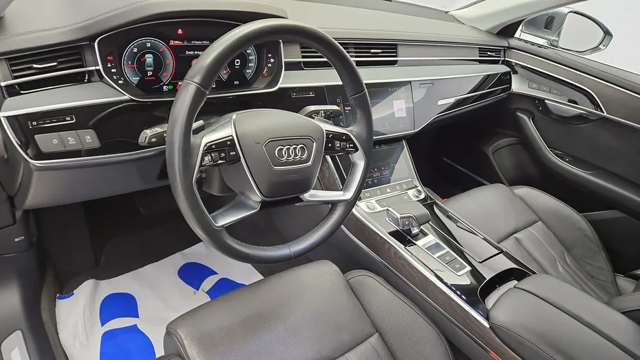 AUDI A8 -
