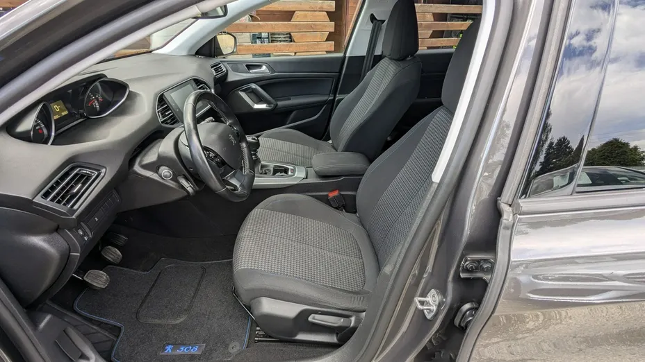 PEUGEOT 308 -
