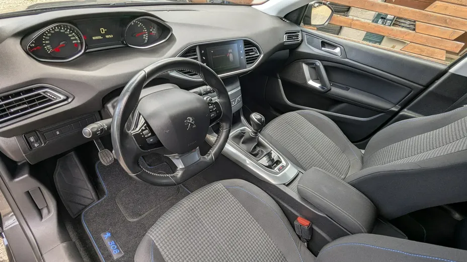 PEUGEOT 308 -