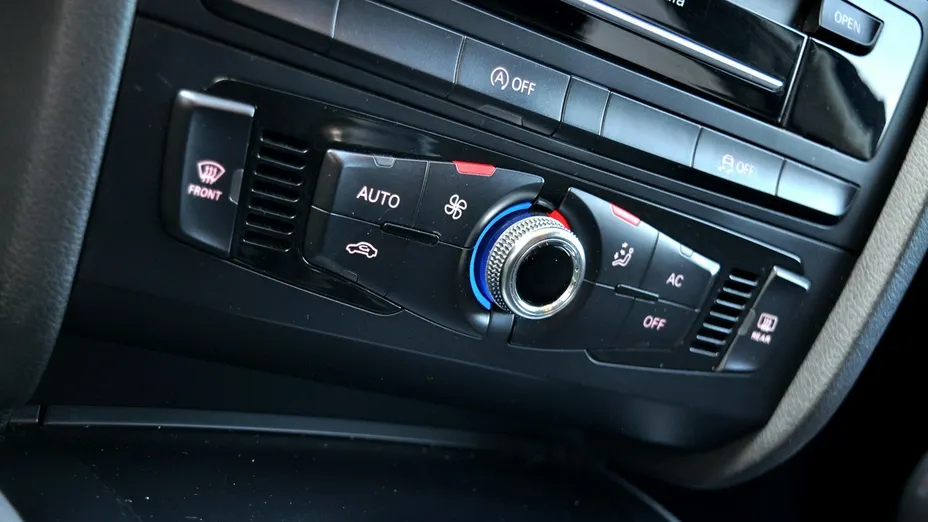 AUDI A4 -