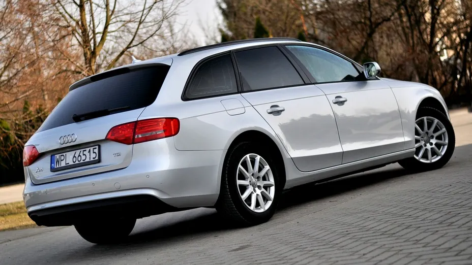 AUDI A4 -
