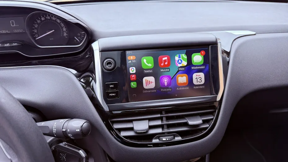 PEUGEOT 208 -