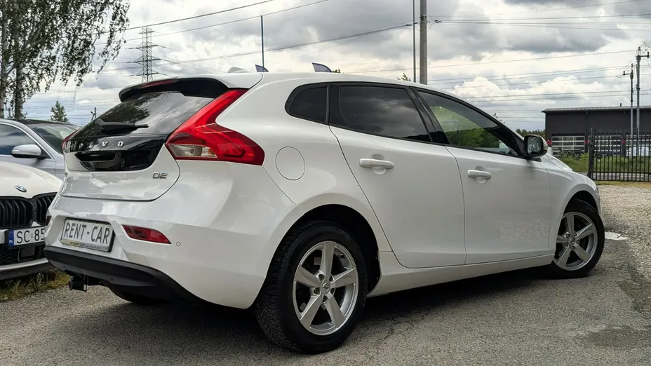 VOLVO V40 -