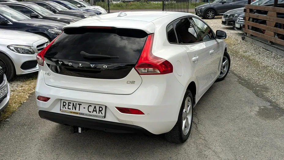 VOLVO V40 -