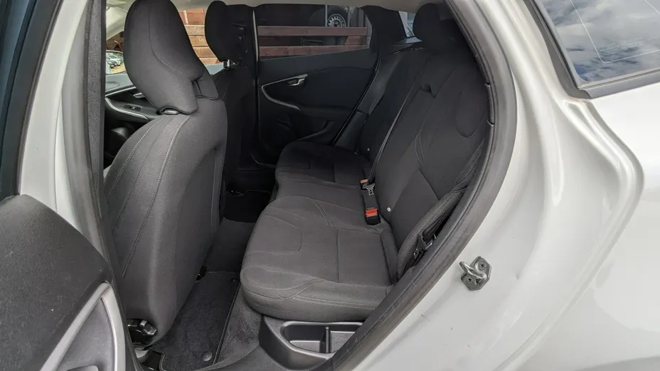 VOLVO V40 -