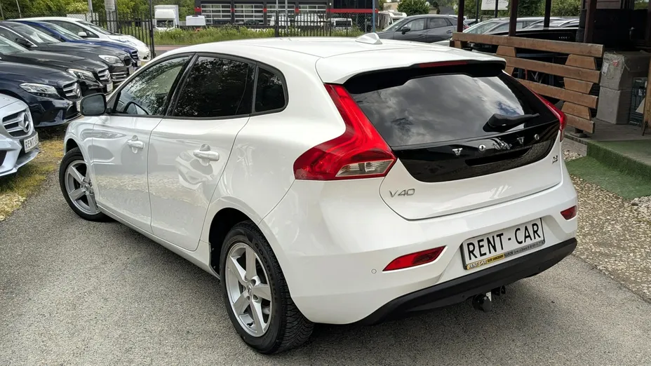 VOLVO V40 -