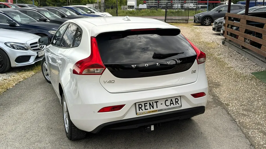 VOLVO V40 -