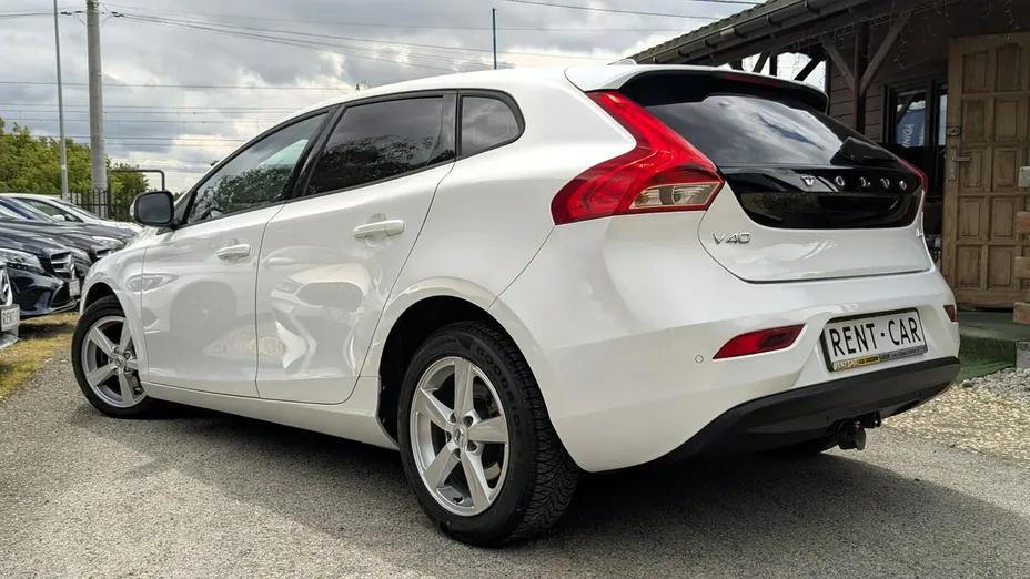 VOLVO V40 -